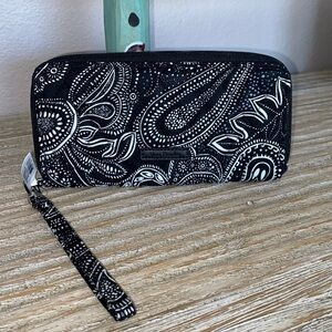 NWT Vera Bradley - Accordion Wristlet in Stellar Paisley